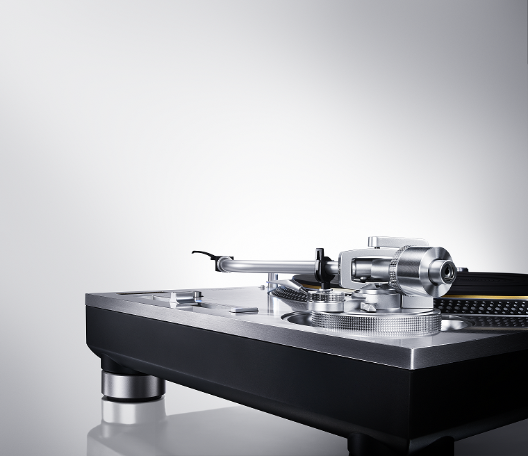 Technics пуска грамофон с директно задвижване Grand Class SL-1200G в нелимитирана серия