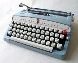 vintage-egg-shell-baby-blue-brother-industries-ltd-nagoya-japan-de-luxe-portable-manual-typewriter-1960s-original-case-instructions-4929-p