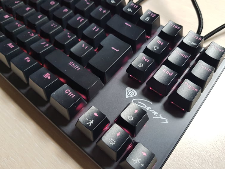 Ревю на геймърската клавиатура Thor 300 TKL RGB