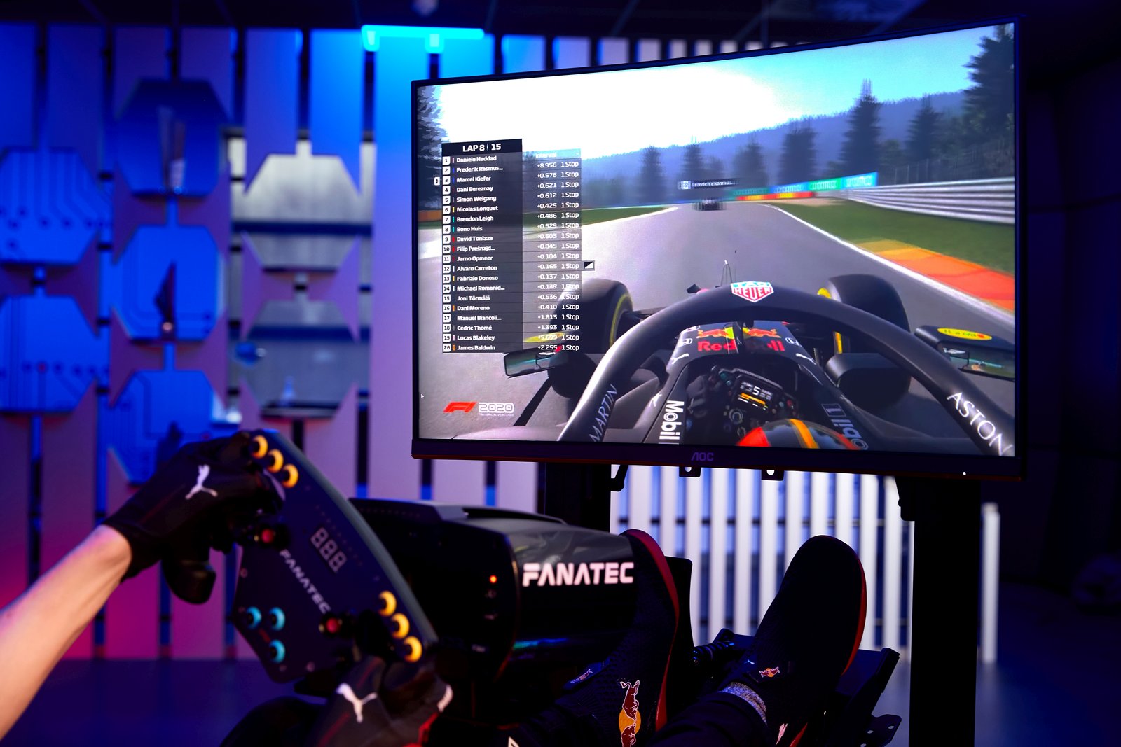 AOC обединява сили с Red Bull Racing Esports