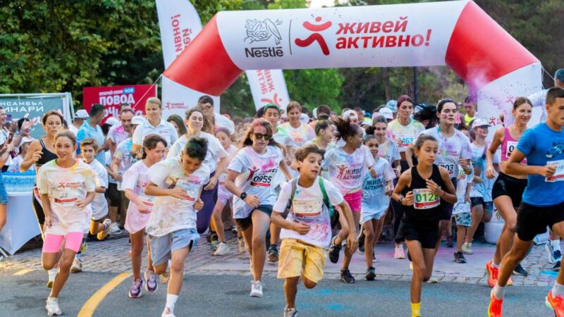 Небето над Бургас избухна във всички цветове на дъгата за 20-я юбилеен сезон на „Нестле за Живей Активно!“