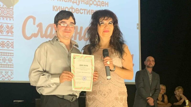Талантливият певец и композитор Ники Захариев получи Академичното признание Доктор Хонорис Кауза