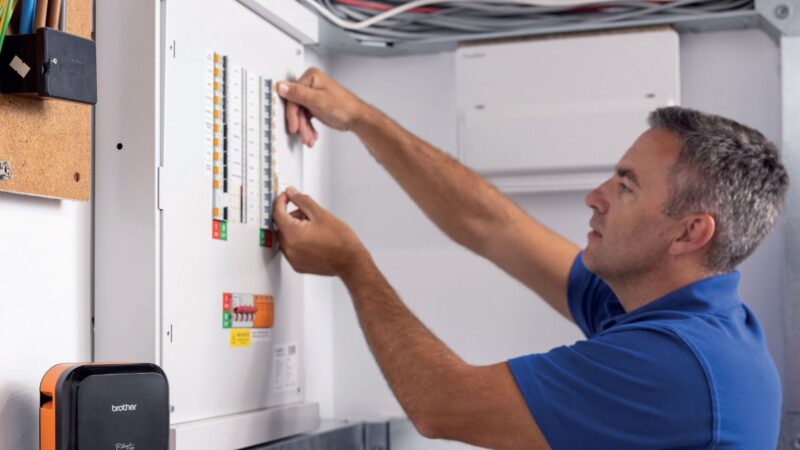 Brother представя професионални етикетни принтери за електротехници