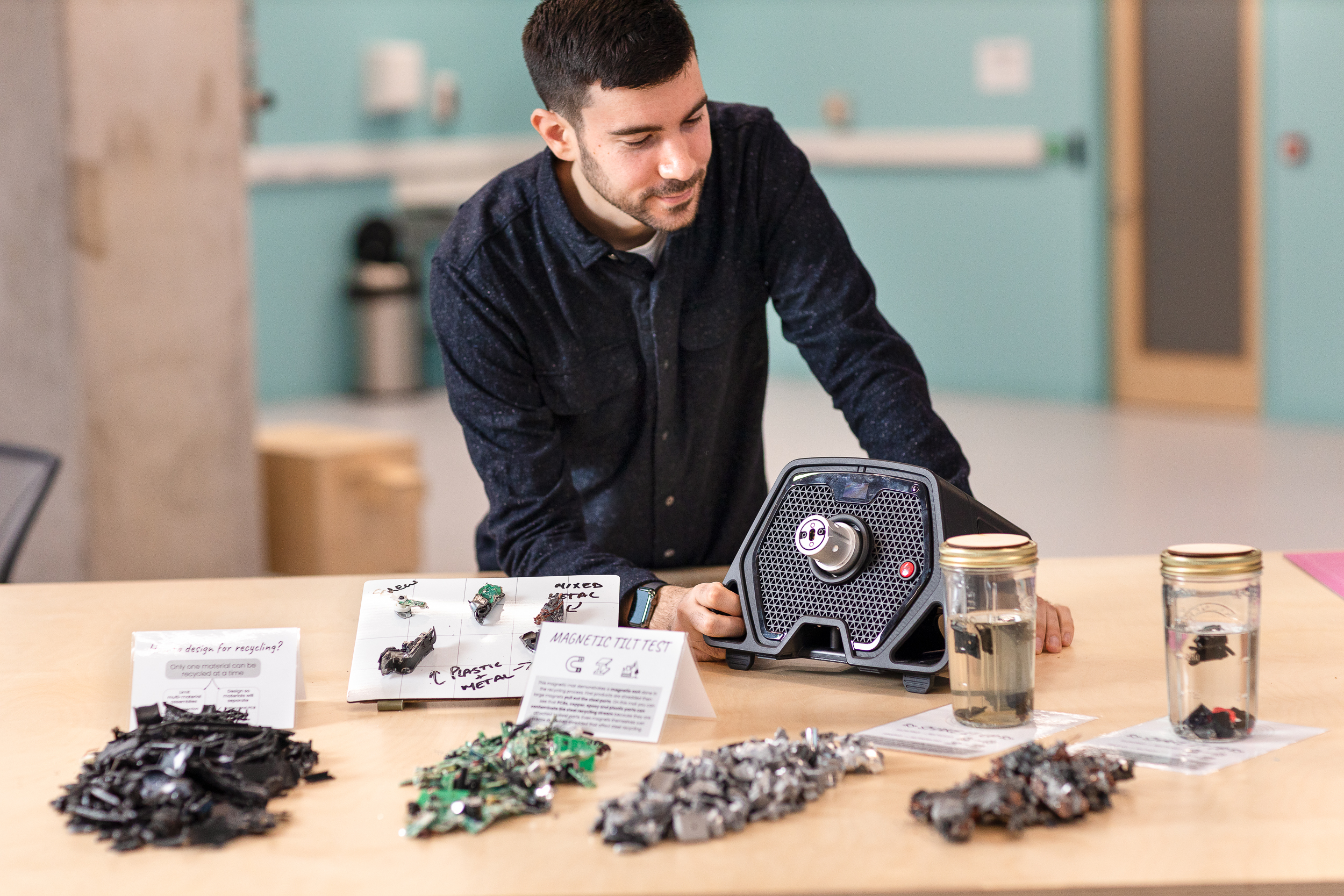 Logitech елиминира близо 170 000 тона въглеродни емисии през финансовата 2025