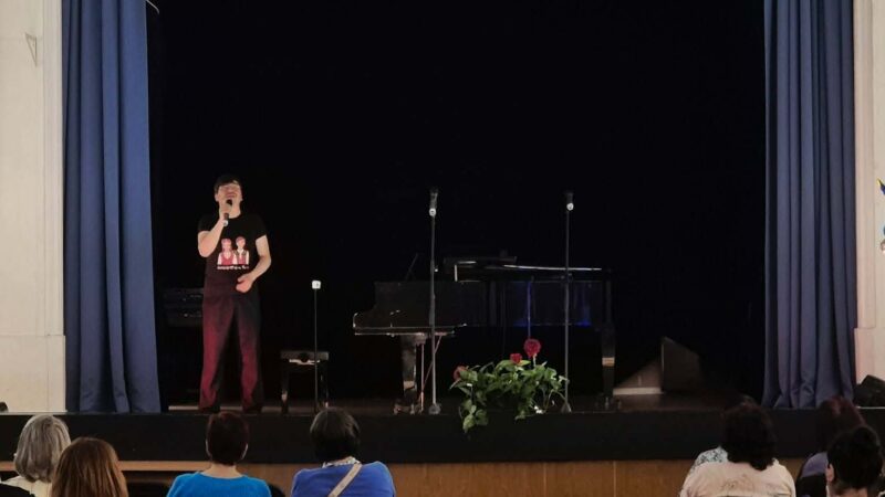 Ники Захариев почете паметта на композитора Кирил Икономов с емоционални изпълнения на негови песни