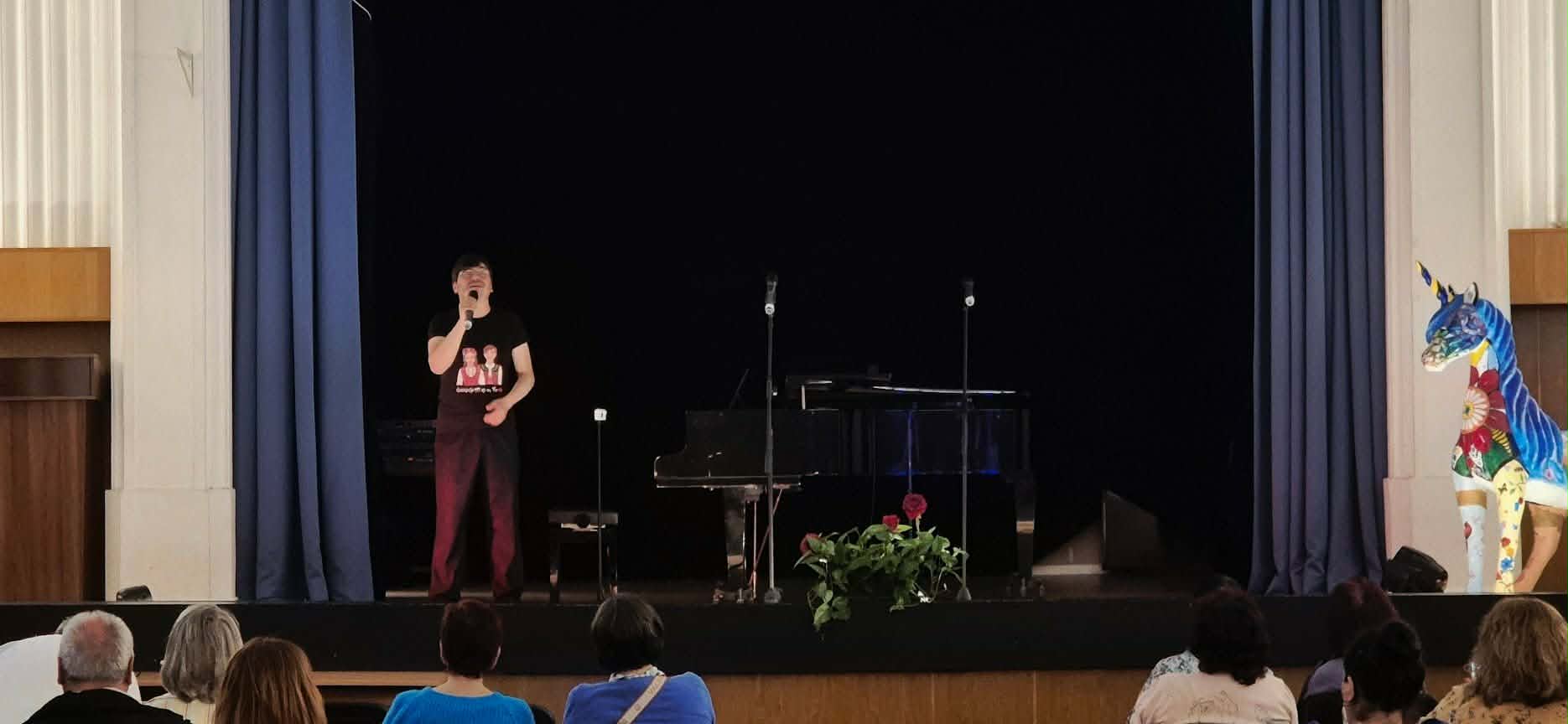 Ники Захариев почете паметта на композитора Кирил Икономов с емоционални изпълнения на негови песни